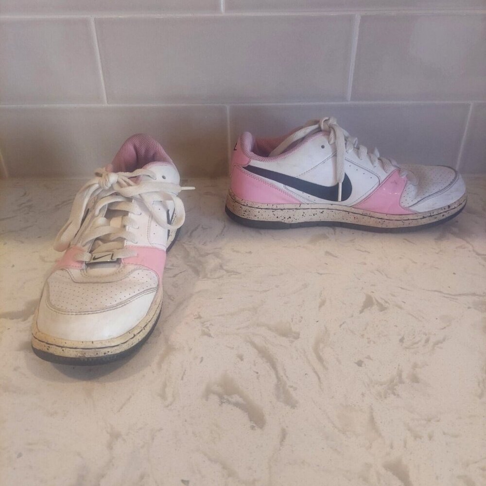 Nike Prestige Low Sneakers White/Pink - Women's Size 6Y